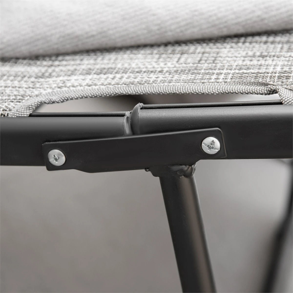 Outsunny Tumbona Plegable De Jardín Con Reposabrazos Reposapiés Respaldo Transpirable Y Marco De Metal Ergonómico Para Terraza Playa Camping 170x62x68 Cm Gris - Imagen 8