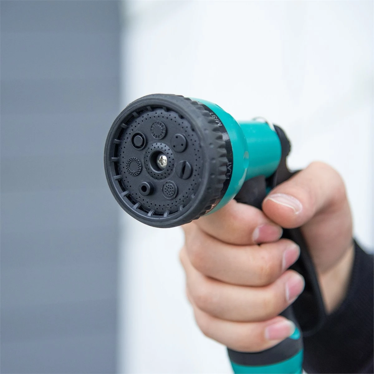 Outsunny Carrete De Manguera De Jardín 20M+1,95M Manguera De Riego Montado En Pared Enrollador Automático Con 7 Modos De Pulverización 180° Giratorio 52x43x24 Cm Negro Y Verde - Imagen 8